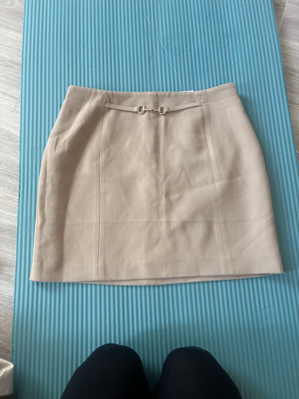 H&M Cream Mini Skirt with Decorative Buckle